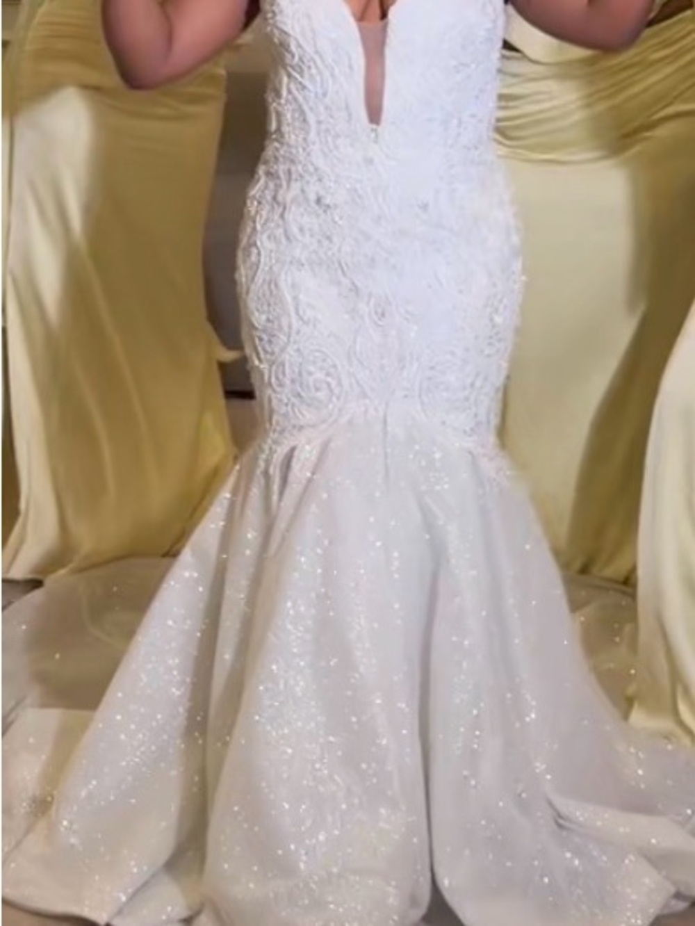 Elegant White Mermaid Wedding Dress with Lace Appliqué